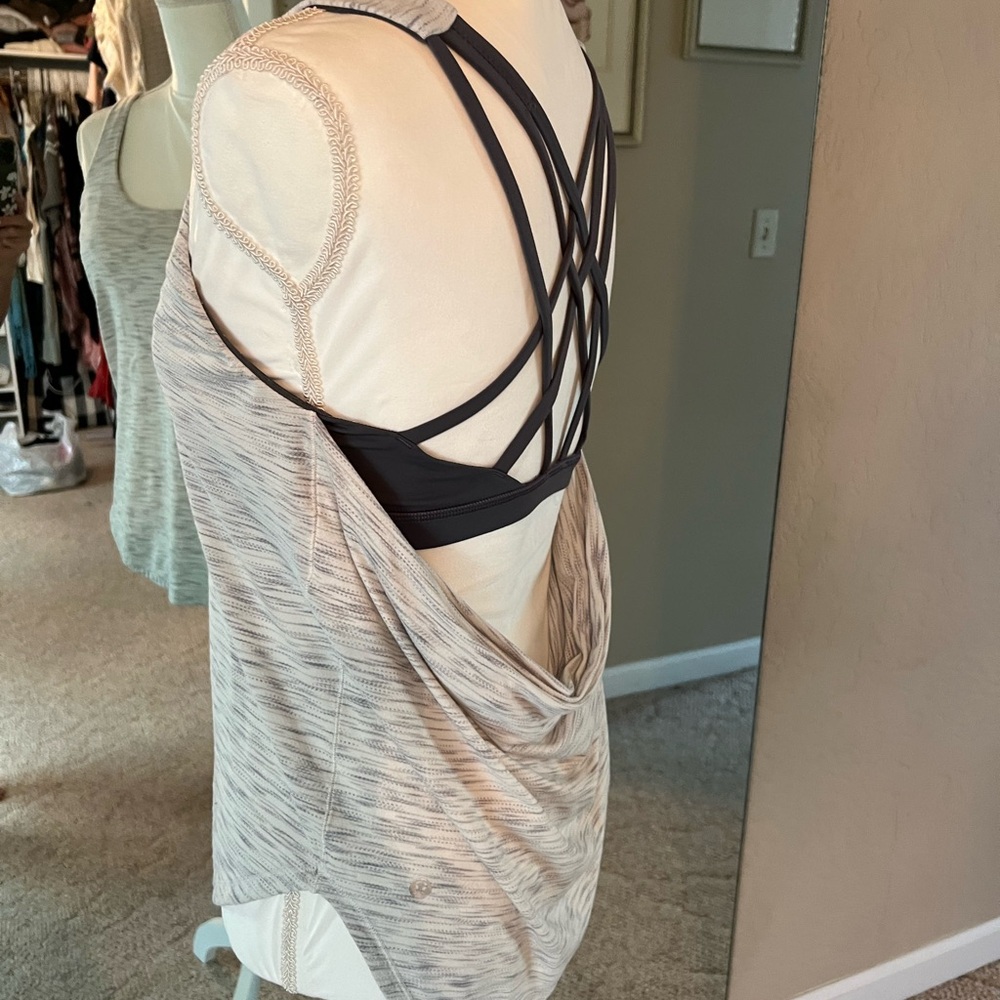 Lululemon top